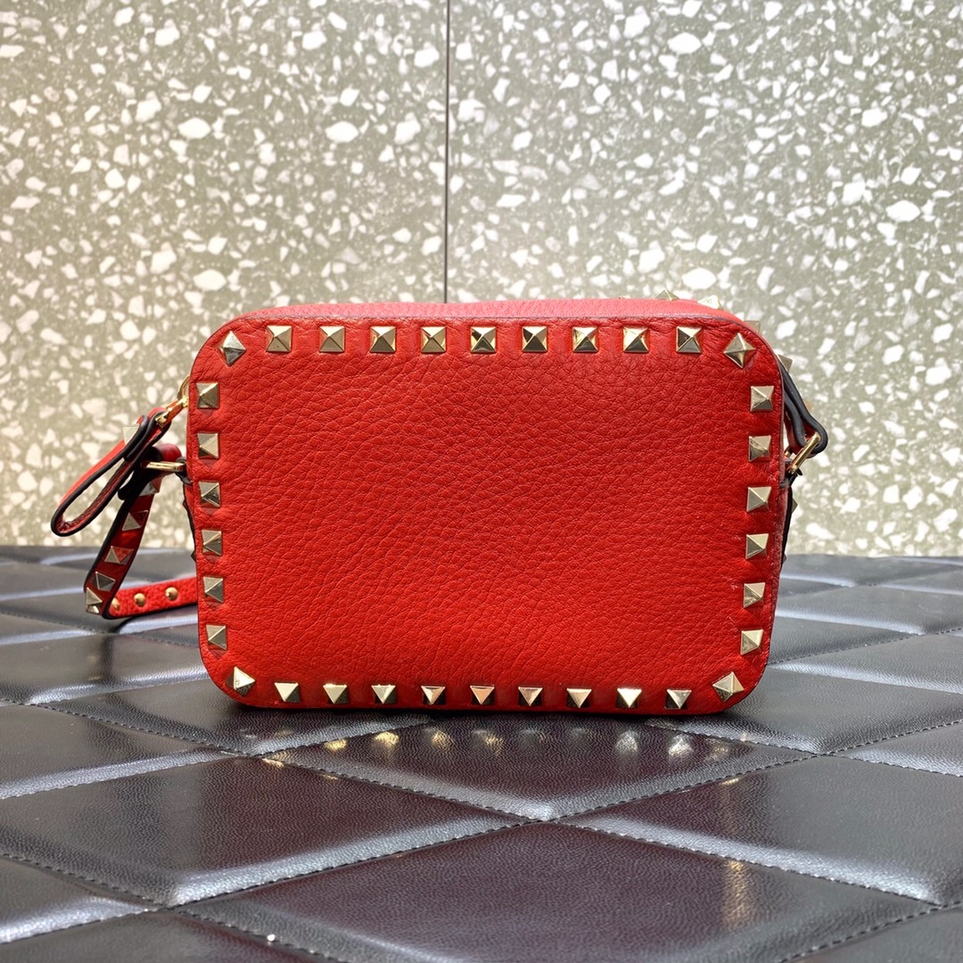 Valentino Garavani Rockstud Crossbody Camera Bag in Red Grainy Calfskin